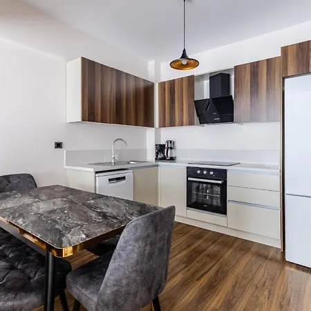 Flat With Stunning View Balcony 4 Min To Coast 伊斯坦布尔