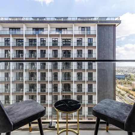 アパート Flat With Stunning View Balcony 4 Min To Coast イスタンブール